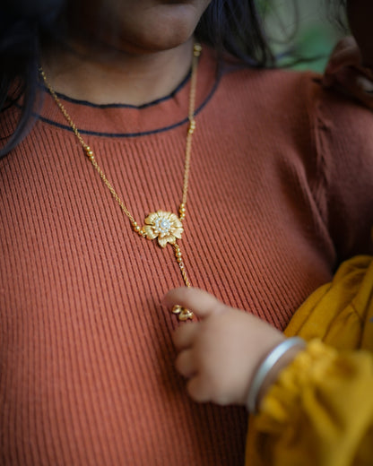 Mumma Bloom Y Necklace